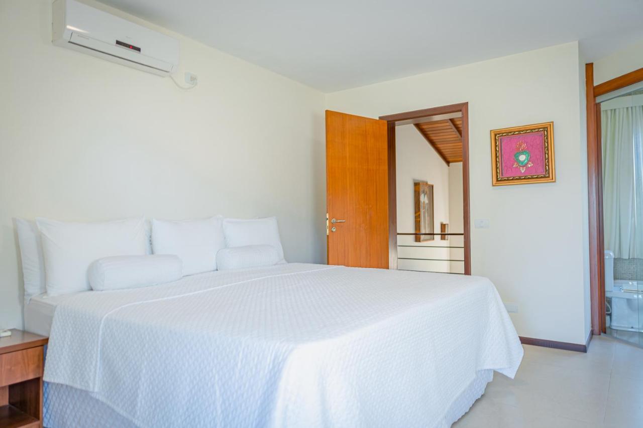منتجع لا توري الشامل كليًا بورتو سيغورو المظهر الخارجي الصورة A bedroom with a split-type air conditioner