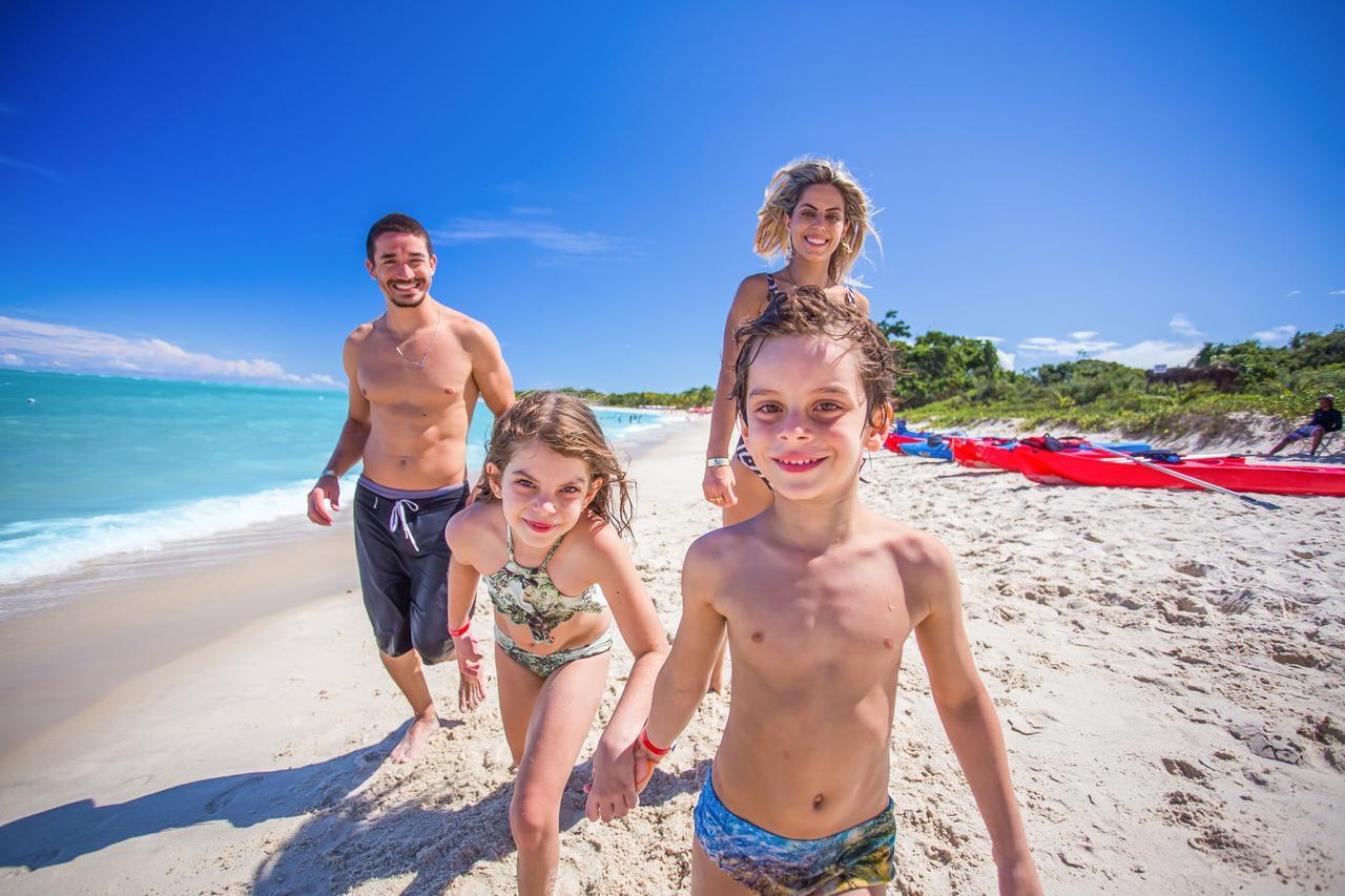 منتجع لا توري الشامل كليًا بورتو سيغورو المظهر الخارجي الصورة Family on a beach
